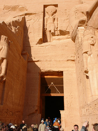 Foto Tempel mit Touristen