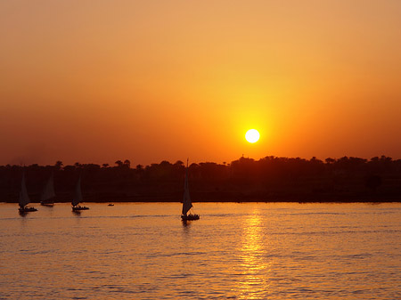 Schöner Sonnenuntergang Foto 